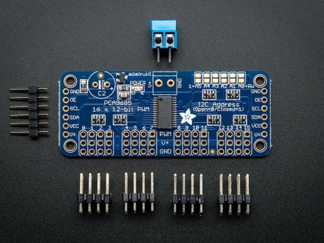 16 csatornás 12 bites PWM/szervó meghajtó I2C interfésszel Raspberry PI-hez