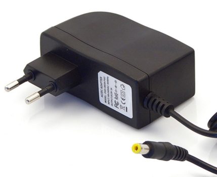 12V/1.25A hálózati adapter 5,5 x 2,5 x 10 mm-es jack kimeneti csatlakozóval