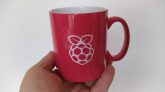   Kerámia bögre - Piros, Raspberry logóval, ajándék teával