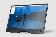   Hivatalos Raspberry Pi 15,6 hüvelykes monitor, 1920 × 1080 felbontás, szabványos HDMI port, IPS, VESA rögzítési támogatás, állítható szögű állvánnyal és hangszórókkal - fekete